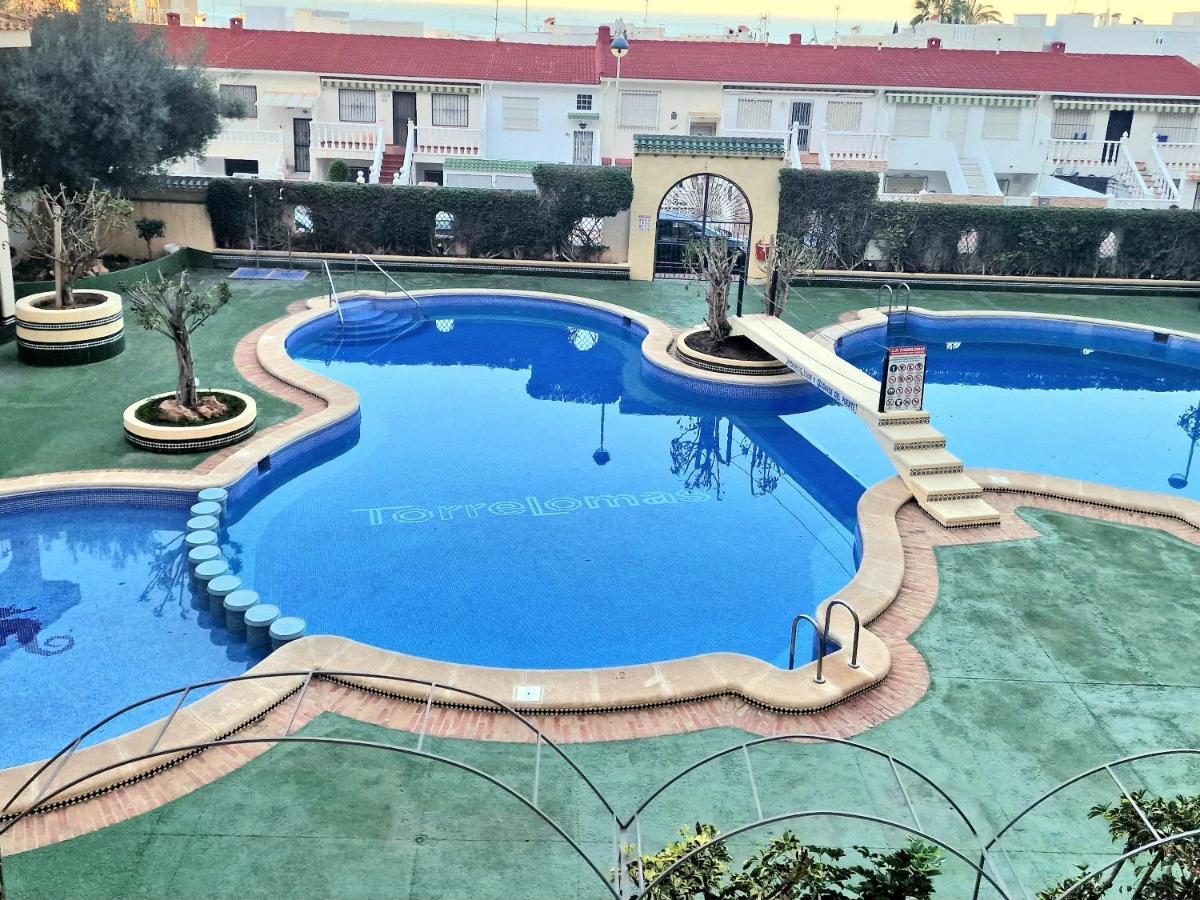 Cozy Apartment With Sea View Torrevieja Luaran gambar