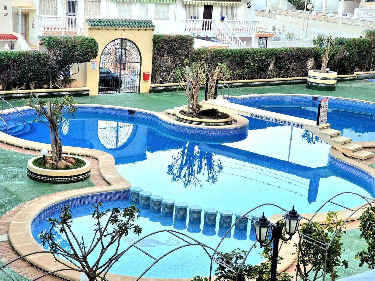 Cozy Apartment With Sea View Torrevieja Luaran gambar